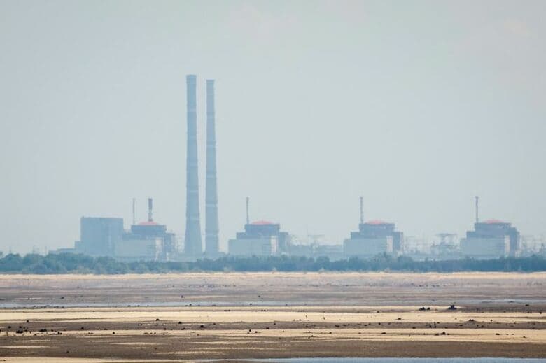 ザポリージャ原子力発電所。2023年6月撮影。 REUTERS/Alina Smutko