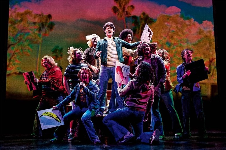 ウィリアム少年（中央）は有力誌に抜擢され、バンドを密着取材することに　MATTHEW MURPHY