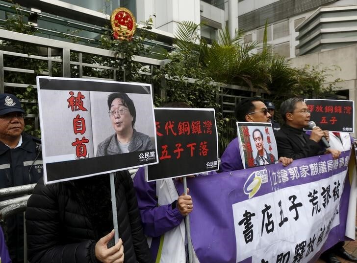 　１月２４日、香港の書店経営者でスウェーデン国籍の桂民海氏が週末に中国で拘束されたことを巡り、ハンス・ディートマール・シュヴァイスグート駐中欧州連合（ＥＵ）大使は、中国当局が桂氏を即時釈放するよう期待していると明らかにした。写真は香港で２０１６年１月撮影（２０１８年　ロイター／Bobby Yip）