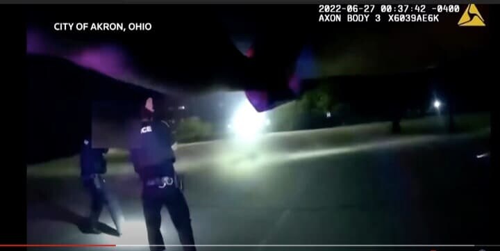 ジェイランド・ウォーカー氏が銃撃されたときの記録映像　REUTERS / YouTube