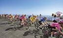 ツール・ド・フランス（女子）第9ステージで力走する選手たち　ICON SPORT-SIPA USA-REUTERS