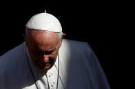 仏カトリック教会、小児性愛神父3000人の恥辱