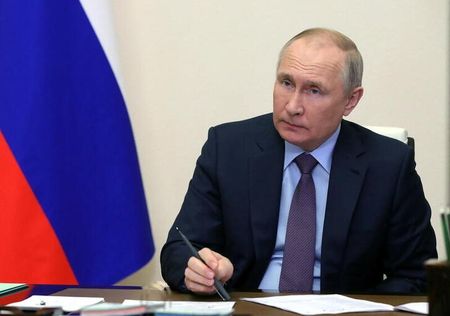 ロシアのプーチン大統領は、エネルギー価格が「経済的に正当な」水準に近づいており、ロシアはエネルギー供給に関する義務を引き続き果たしていると述べた。昨年４月、モスクワで撮影（２０２３年　ロイター/Sputnik/Mikhail Klimentyev/Kremlin via REUTERS