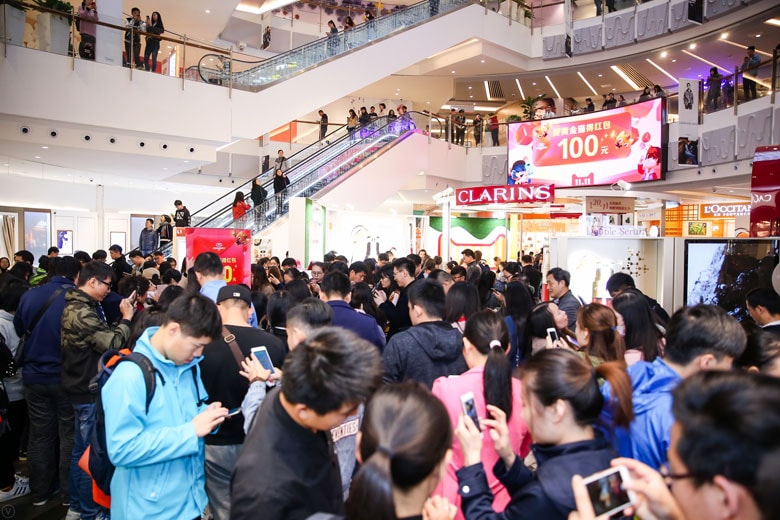 独身の日セールに合わせて出店された期間限定の快閃店（ポップアップショップ）。オンラインとオフラインの融合を目指した、さまざまな施策が試みられた（写真提供：アリババ）