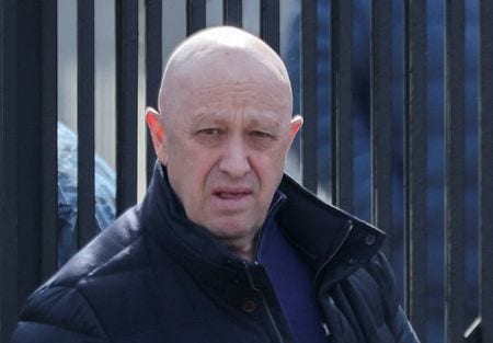 ロシア民間軍事会社ワグネルの創設者プリゴジン氏が搭乗したジェット機が墜落した事件について、米国は、ロシア国内から発射された地対空ミサイルが同機を撃墜した公算が大きいとみていると、米政府当局者が明らかにした。今年４月、サンクトペテルブルクで撮影（２０２３年　ロイター/Yulia Morozova/File Photo）