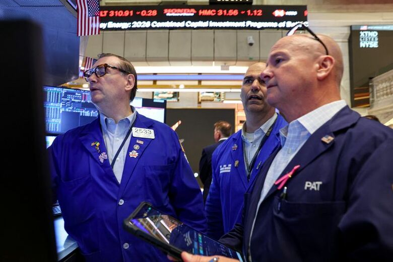 ニューヨーク証券取引所（NYSE）の取引フロア。9月8日撮影。REUTERS/Brendan McDermid