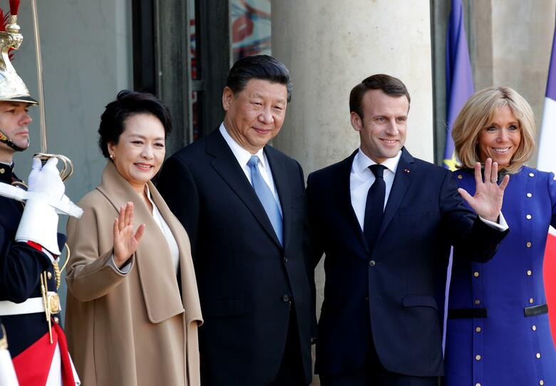 習近平国家主席のフランス訪問。マクロン仏大統領と並んで（2019年3月26日、パリ）　Philippe Wojazer-REUTERS