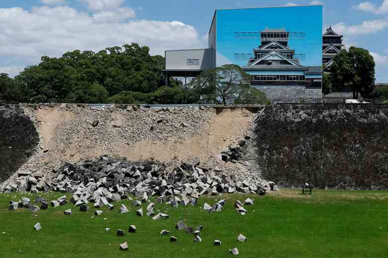 地震で被害を受けた熊本城（7月31日）　REUTERS/Kim Kyung-Hoon