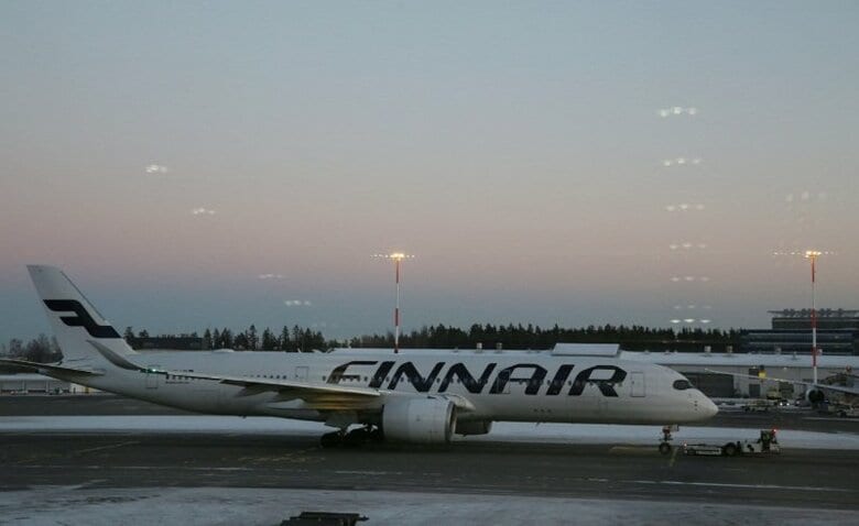 ヘルシンキ・バンター空港に駐機するフィンエアーの航空機。2024年2月撮影。REUTERS/Tom Little