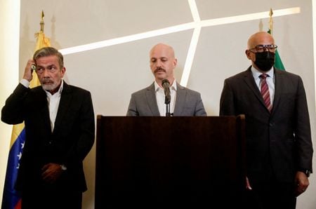 ノルウェー外務省は２４日、ベネズエラ政府と野党が２６日にメキシコで約１年ぶりに対話を再開すると明らかにした。写真は２０２１年９月、メキシコ市で撮影（２０２２年　ロイター/Luis Cortes）