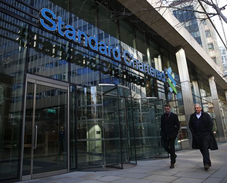 英銀大手スタンダード・チャータードは１４日、アフリカ・中東事業を縮小する方針を示した。ロンドンで２０１５年撮影。（２０２２年　ロイター/Eddie Keogh）