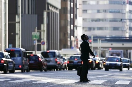 　１２月５日、内閣府が公表した、７－９月の国内総生産（ＧＤＰ）１次速報値と潜在的な成長力との差を示すＧＤＰギャップはマイナス０．７％となり、４－６月期のマイナス１．１％から縮小した。写真は都内で昨年１２月撮影（２０１６年　ロイター／Thomas Peter）