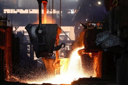 インドネシア政府はニッケル鉱石が中国に違法に輸出された可能性があるとして調査を進めていることを明らかにした。国内のニッケル製錬所で3月撮影（２０２３年　ロイター/Ajeng Dinar Ulfiana）