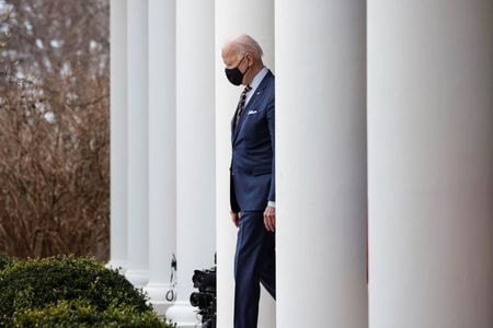 バイデン米大統領は、政府のサイバーセキュリティーや移民問題への対策強化に向け、要職に４人を起用する見通し。写真は３月１２日、ホワイトハウスで撮影（２０２１年　ロイター／Tom Brenner）