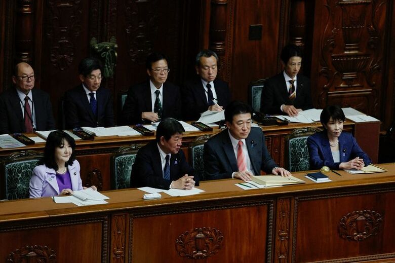 高市早苗首相（前列右）。10月5日、国会で撮影。REUTERS/Kim Kyung-Hoon