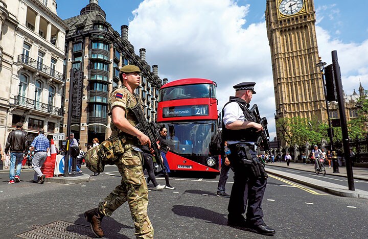 首都ロンドンなど英全土で警戒レベルは最上位に引き上げられた　Neil Hall-REUTERS