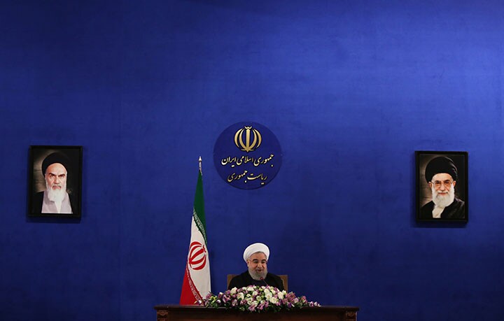 昨年5月に会見したロウハニ大統領。イラン革命の大義の裏で政治的対立が加速する　TIMA/REUTERS