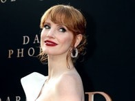 「恥ずかしかった...」深紅のドレスで転んだ米女優を見て、人々が思い出した10年前の出来事