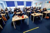 イングランドのコロナ感染率､10月は過去最高　学齢期の子どもの6％が感染