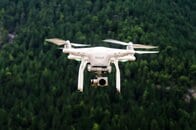 20機の自爆ドローンが一斉に襲いかかる…トルコ軍が公開した「群れで攻撃する兵器」の衝撃映像