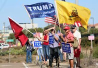 現実路線に変身のトランプに支持者が反旗？　「公約破りなら圧力も」