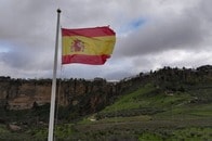 トランプがスペインに癇癪？　イラン攻撃で基地使用拒否受け、スペインと全取引停止へ