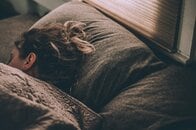 不眠症の人は脳卒中リスクが26％高い　認知症との関連も明らかに