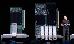 アップル、次期ＣＥＯにジョン・ターナス氏　クック氏は執行会長に