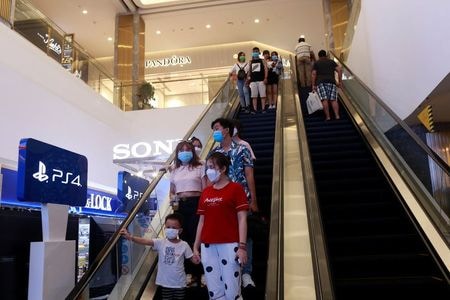 　７月２９日、ベトナムで新型コロナウイルスの感染が再拡大する兆しが出て、政府が対策を強化している。写真はホーチミンで４月撮影（２０２０年　ロイター／Yen Duong）