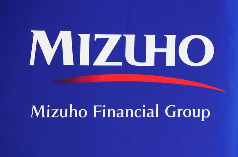 みずほ銀行は12日、データセンターでハード機器の障害が発生し、約300件の国内の外貨建て送金に遅れが出たと発表した。システムトラブルは2月28日以降、4件目となる。写真はみずほフィナンシャルグループのロゴ。2018年撮影。（2021年 ロイター/Toru Hanai ）