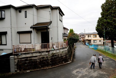 　１１月２６日、政府は第４回全世代型社会保障検討会議（議長・安倍晋三首相）を開催し、年内にとりまとめる社会保障改革の「中間報告」に向けた議論を行った。写真は２０１８年１１月７日、千葉県佐倉市で撮影（２０１９年　ロイター/Kim Kyung-Hoon）