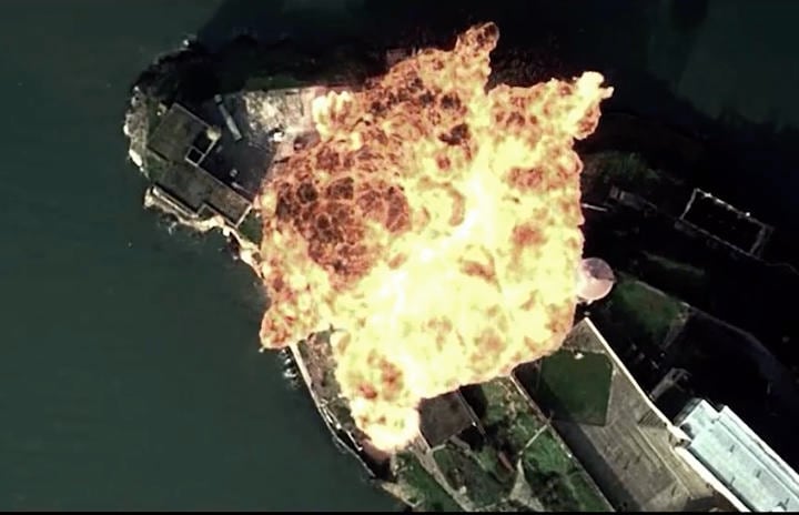 人民解放軍空軍の微博アカウントで公開されたグアムの米空軍基地を標的にしたとみられる模擬攻撃の動画よりキャプチャ。