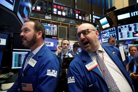 　１１月２７日、著名投資家のハワード・マークス氏は、米国で今年、大型ＩＰＯ（新規株式公開）の不調が相次いでいることについて、市場が正しく機能してバブルを抑止している証だとして、歓迎する姿勢を示した。写真はニューヨーク証券取引所。２０１６年９月１５日撮影（２０１９年　ロイター/Brendan McDermid）