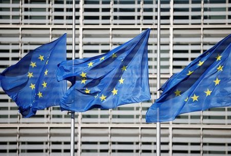 　３月２２日、欧州連合（ＥＵ）の欧州委員会は、企業が「環境に優しい」とする製品を域内で販売する際に具体的な証拠の提示を義務付けることを提案した。写真はＥＵの旗。ブリュッセルで１日撮影（２０２３年　ロイター／Johanna Geron）