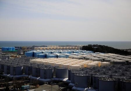 　４月７日　菅義偉首相は東京電力福島第１原子力発電所にたまるトリチウムなどの放射性物質を含む水の処分方法について「近日中に決定したい」と述べた。写真は処理水を貯めた福島第１原発のタンク。３月１日、福島県大熊町で撮影（ロイター/Sakura Murakami）