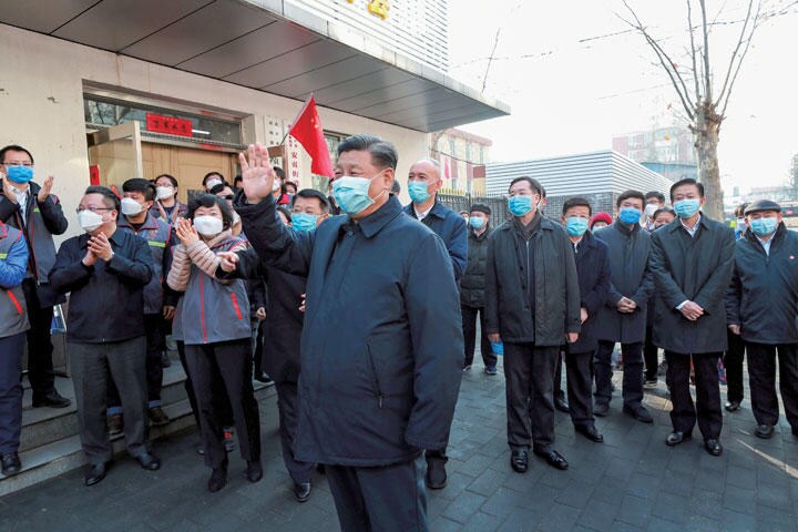首都北京市で感染の予防と抑制の模様を視察する習近平国家主席（2月10日）　XINHUA-REUTERS
