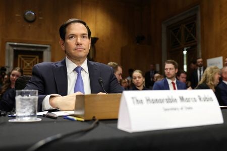 ５月２０日、ルビオ米国務長官は上院外交委員会が開いた公聴会で、トランプ政権の対外援助予算削減やウクライナ問題への対応などについて妥当性を訴えたが、議員からは厳しい批判を浴びた=写真（２０２５年　ロイター/Jonathan Ernst）