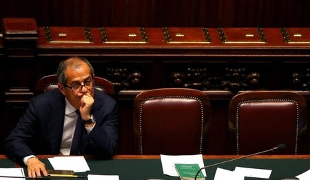 　７月２７日、イタリアのコンテ首相は、コリエレ・デラ・セラ紙に対し、トリア経済・財務相（写真）が政権を去る可能性を否定した。同国の連立政権を巡っては、政権内であつれきが生じているとの観測が広がっている。６月撮影（２０１８年　ロイター/Tony Gentile/File Photo）
