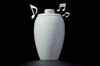 死んでも「推し曲」と一緒に？　Spotifyの「音楽が聴ける骨つぼ」が3日で完売