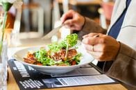 AIにダイエット相談したら入院する羽目に…自信たっぷりの「答え」に潜む思わぬ危険