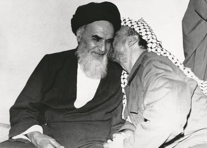 アラファトPLO議長とホメイニ