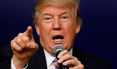 4月4日、トランプ米大統領はインフラ整備計画の規模が１兆ドルを超える可能性があるとの考えを示した。ホワイトハウスに財界首脳５０人を招き開いた会合で述べた。写真は同日、ワシントンでタウンホール会合に出席したトランプ氏（２０１７年　ロイター/Kevin Lamarque）