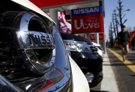 １１月６日、日産自動車は、無資格者による検査問題で停止していた国内向け車両の生産と出荷を７日から、グループ会社の京都工場を除く５工場で順次再開すると発表した。写真は２０１６年２月、都内のディーラーで撮影（２０１７年　ロイター／Yuya Shino）