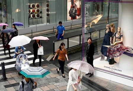 　６月８日、内閣府が発表した５月の景気ウォッチャー調査では、景気の現状判断ＤＩが４３．０で、前月比０．５ポイント低下し２カ月連続のマイナスとなった。写真は都内で５月撮影（２０１６年　ロイター／Thomas Peter）