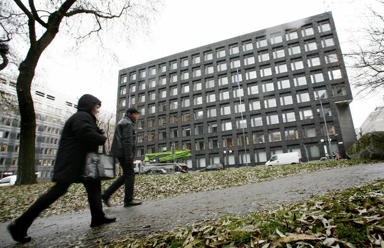 写真はストックホルム中心部にあるスウェーデン国立銀行。2008年12月撮影。REUTERS/Bob Strong