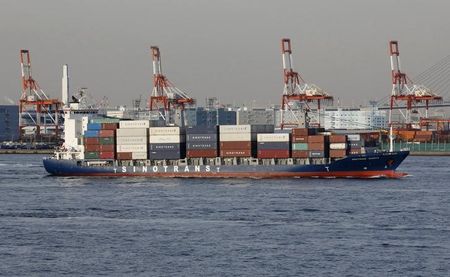 　４月５日、政府はロシアへの制裁強化に向け、貿易上の「最恵国待遇」を見直す関税暫定措置法の改正案を国会に提出した。写真は横浜港で２０１２年１２月撮影（２０２２年　ロイター／Yuriko Nakao）
