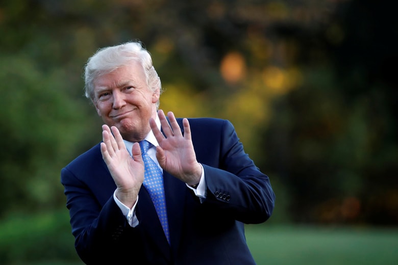 ９月２７日、トランプ米大統領（写真）は、ニューヨークで先週開かれた国連総会に出席した際、ある外国の首脳から、米国に自動車産業関連の５つの工場を新設あるいは拡張する計画を間もなく発表すると告げられたことを明らかにした。ホワイトハウスで撮影（２０１７年　ロイター/Carlos Barria）