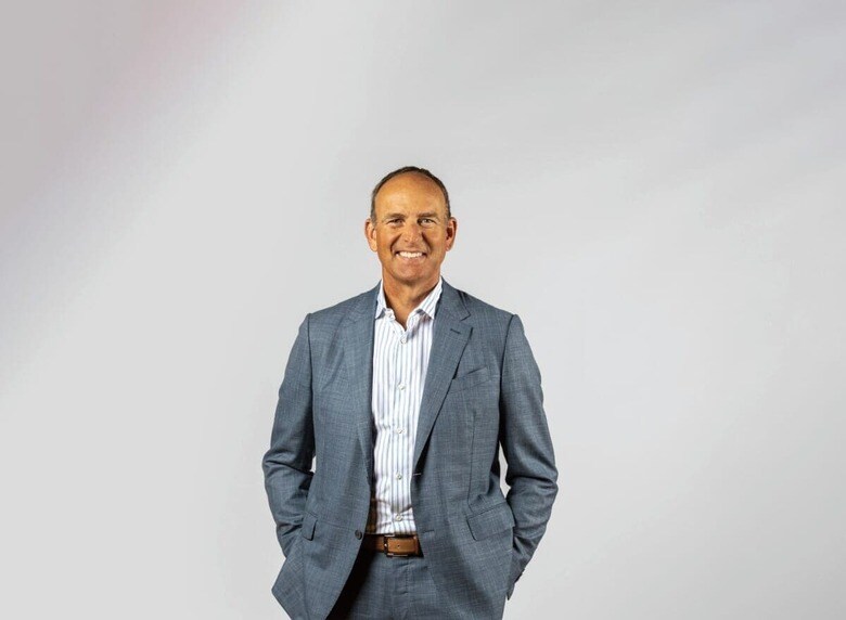 アムウェイ本社取締役会共同議長のダグ・デヴォス