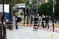 パリで女性3人刺され負傷、刃物襲撃の男拘束