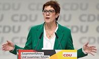 ドイツ与党新党首クランプカレンバウアー氏、メルケルの移民政策を見直しへ